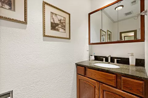 Bath - 6163 Mohican Dr, Manteca, CA 95336 photo 1 of 5