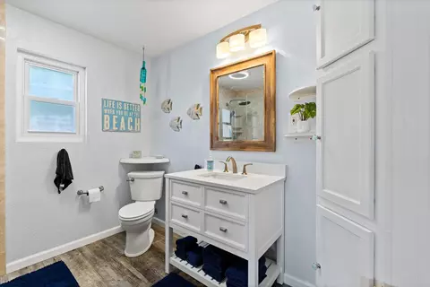 Bath - 6163 Mohican Dr, Manteca, CA 95336 photo 4 of 5