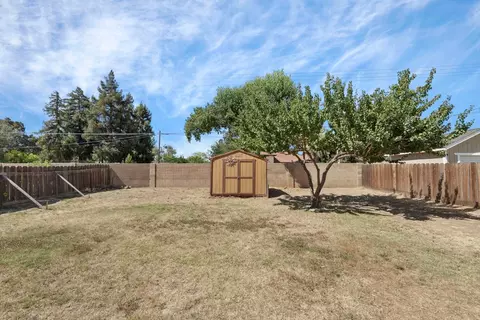 Exterior - 2633 Riverbend Dr, Modesto, CA 95351 photo 6 of 11