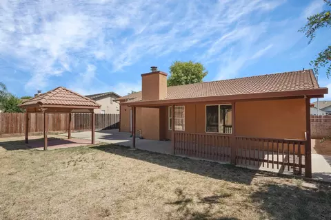 Exterior - 2633 Riverbend Dr, Modesto, CA 95351 photo 9 of 11