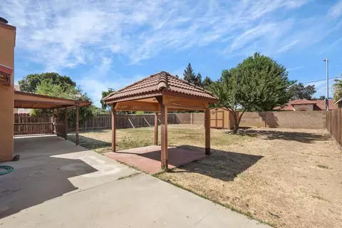 Exterior - 2633 Riverbend Dr, Modesto, CA 95351 photo 3 of 11