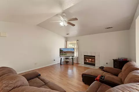 Living - 2633 Riverbend Dr, Modesto, CA 95351 photo 2 of 4