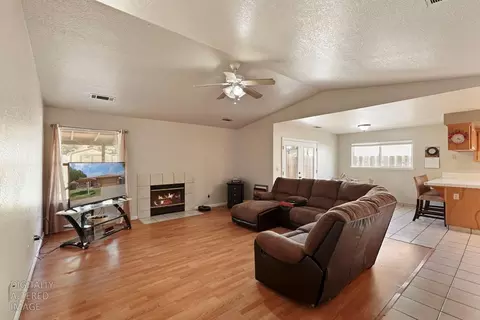 Living - 2633 Riverbend Dr, Modesto, CA 95351 photo 1 of 4