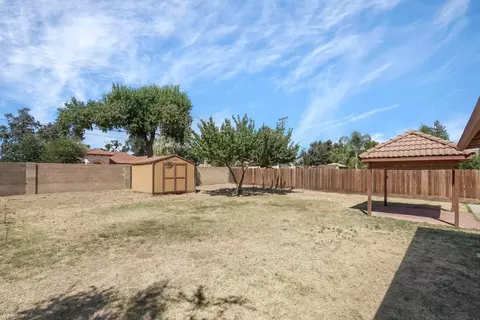 Exterior - 2633 Riverbend Dr, Modesto, CA 95351 photo 10 of 11