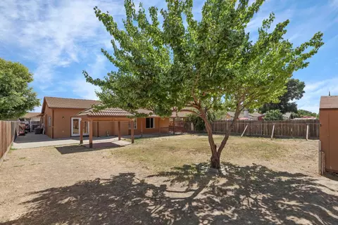 Exterior - 2633 Riverbend Dr, Modesto, CA 95351 photo 2 of 11