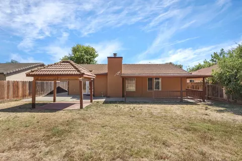 Exterior - 2633 Riverbend Dr, Modesto, CA 95351 photo 5 of 11