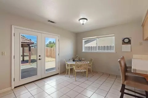 Dining - 2633 Riverbend Dr, Modesto, CA 95351 photo 2 of 2