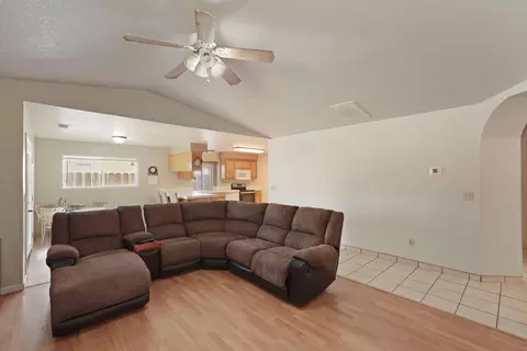 Living - 2633 Riverbend Dr, Modesto, CA 95351 photo 3 of 4