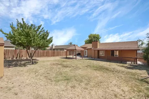 Exterior - 2633 Riverbend Dr, Modesto, CA 95351 photo 4 of 11