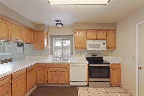 Kitchen - 2633 Riverbend Dr, Modesto, CA 95351 photo 4 of 4