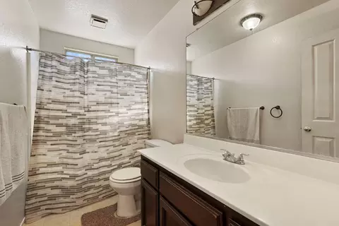 Bath - 2633 Riverbend Dr, Modesto, CA 95351 photo 1 of 2