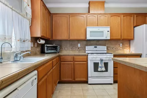 Kitchen - 4008 Enclave Dr, Turlock, CA 95382 photo 2 of 3