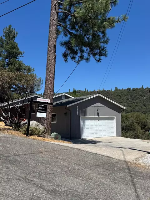 Exterior - 22063 Fallview Ln, Sonora, CA 95370 photo 2 of 4
