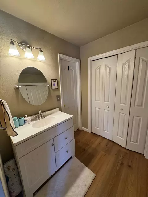 Bath - 22063 Fallview Ln, Sonora, CA 95370 photo 3 of 3