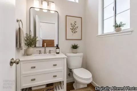Bath - 728 Park Hurst Way, Modesto, CA 95358 photo 2 of 3