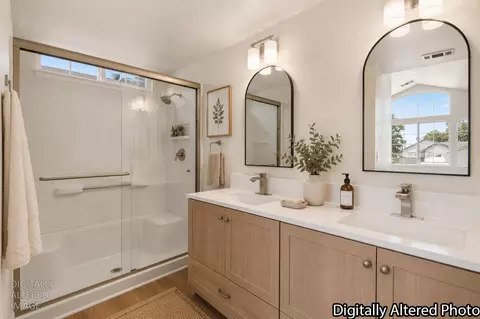 Bath - 728 Park Hurst Way, Modesto, CA 95358 photo 1 of 3