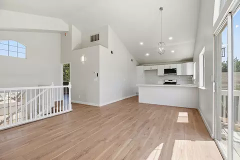 Living - 728 Park Hurst Way, Modesto, CA 95358 photo 2 of 4