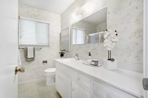 Bath - 3209 Lillard Dr, Davis, CA 95618 photo 3 of 4