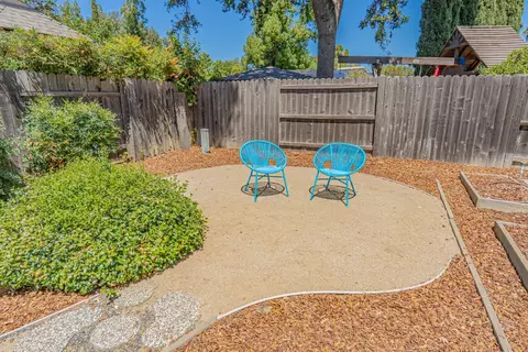 Exterior - 3209 Lillard Dr, Davis, CA 95618 photo 4 of 6