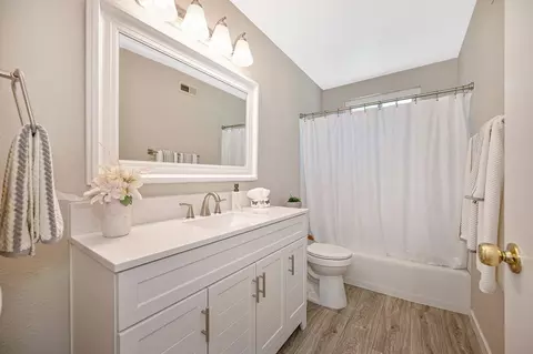 Bath - 5824 Hesper Way, Carmichael, CA 95608 photo 5 of 5