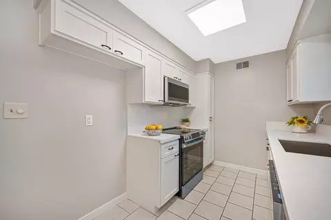 Kitchen - 5824 Hesper Way, Carmichael, CA 95608 photo 5 of 7