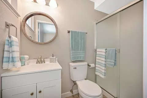 Bath - 5824 Hesper Way, Carmichael, CA 95608 photo 4 of 5