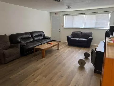 1917 Evergreen Ave, Modesto, CA 95350 photo 2