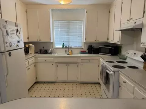 1917 Evergreen Ave, Modesto, CA 95350 photo 3