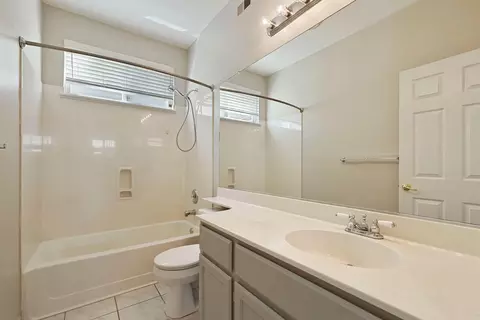 Bath - 1575 Grace Ct, Tracy, CA 95377 photo 1 of 5