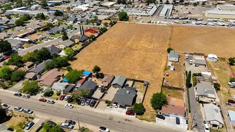 1947 Hackett Rd, Ceres, CA 95307 photo 2
