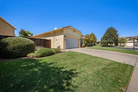 Exterior - 3917 Lakeside Dr, Modesto, CA 95355 photo 3 of 9