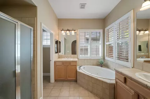 Bath - 3917 Lakeside Dr, Modesto, CA 95355 photo 2 of 3