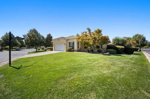 Exterior - 3917 Lakeside Dr, Modesto, CA 95355 photo 4 of 9