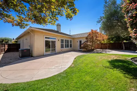 Exterior - 3917 Lakeside Dr, Modesto, CA 95355 photo 7 of 9