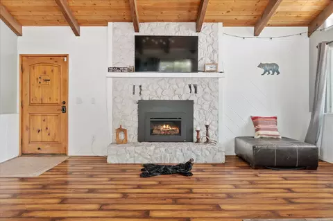 Living - 2870 Quartz Dr, Arnold, CA 95223 photo 3 of 5