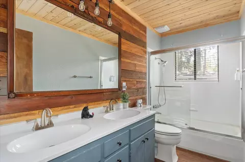 Bath - 2870 Quartz Dr, Arnold, CA 95223 photo 2 of 2