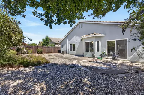 Exterior - 2725 Bellows St, Davis, CA 95618 photo 4 of 7