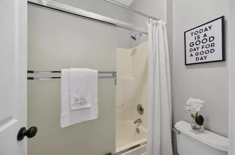 Bath - 2725 Bellows St, Davis, CA 95618 photo 2 of 5