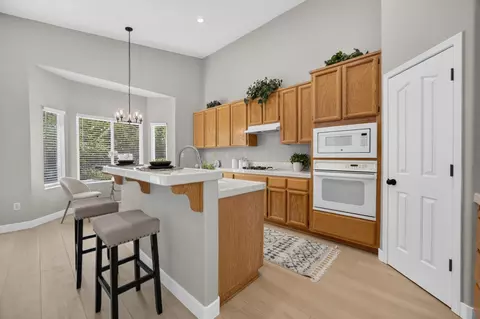 Kitchen - 2725 Bellows St, Davis, CA 95618 photo 2 of 5