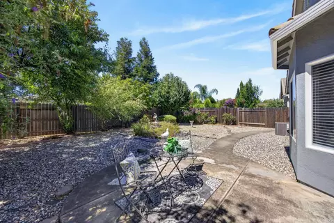 Exterior - 2725 Bellows St, Davis, CA 95618 photo 3 of 7