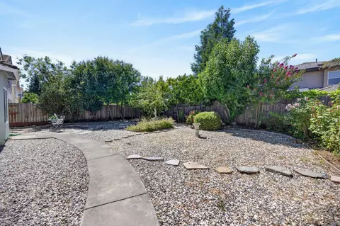 Exterior - 2725 Bellows St, Davis, CA 95618 photo 6 of 7