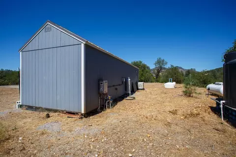 22971 Elk Trl E, Redding, CA 96003 photo 4