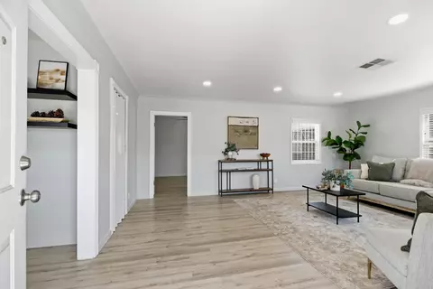 Entry Way - 705 Badgley Dr, Modesto, CA 95350 photo 3 of 4