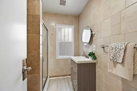 Bath - 705 Badgley Dr, Modesto, CA 95350 photo 1 of 1