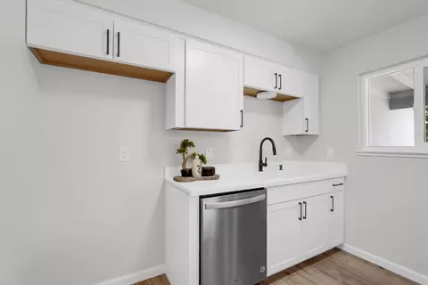 Kitchen - 1505 Staci Ln, Modesto, CA 95355 photo 2 of 4