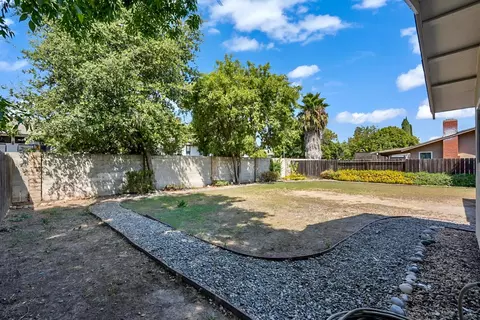 Exterior - 1505 Staci Ln, Modesto, CA 95355 photo 6 of 7