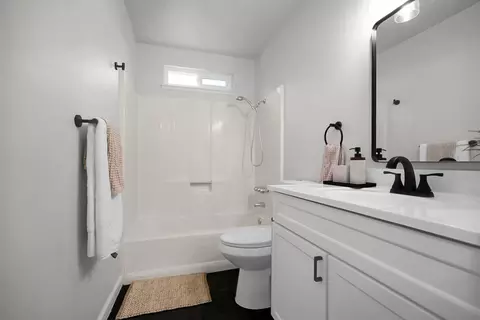 Bath - 1505 Staci Ln, Modesto, CA 95355 photo 1 of 3