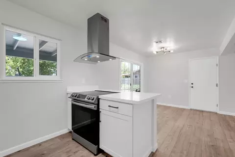Kitchen - 1505 Staci Ln, Modesto, CA 95355 photo 3 of 4