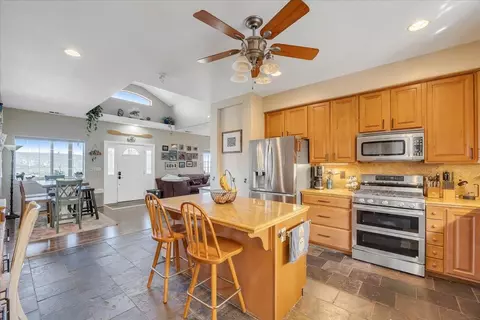 Kitchen - 2279 Arrowhead St, Copperopolis, CA 95228 photo 6 of 9