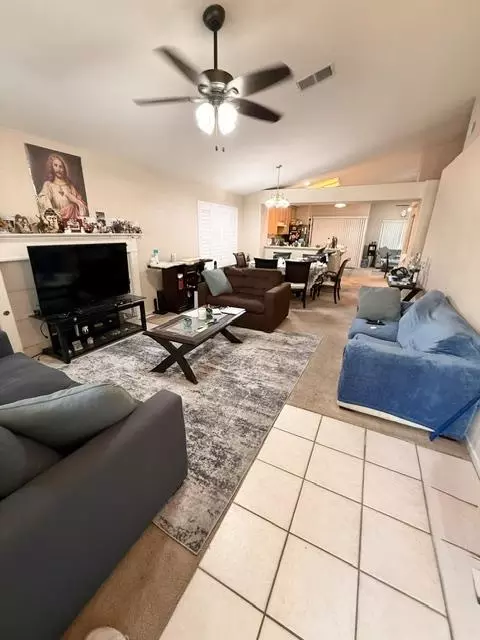 Living - 2001 Paramont Way, Modesto, CA 95355 photo 1 of 1